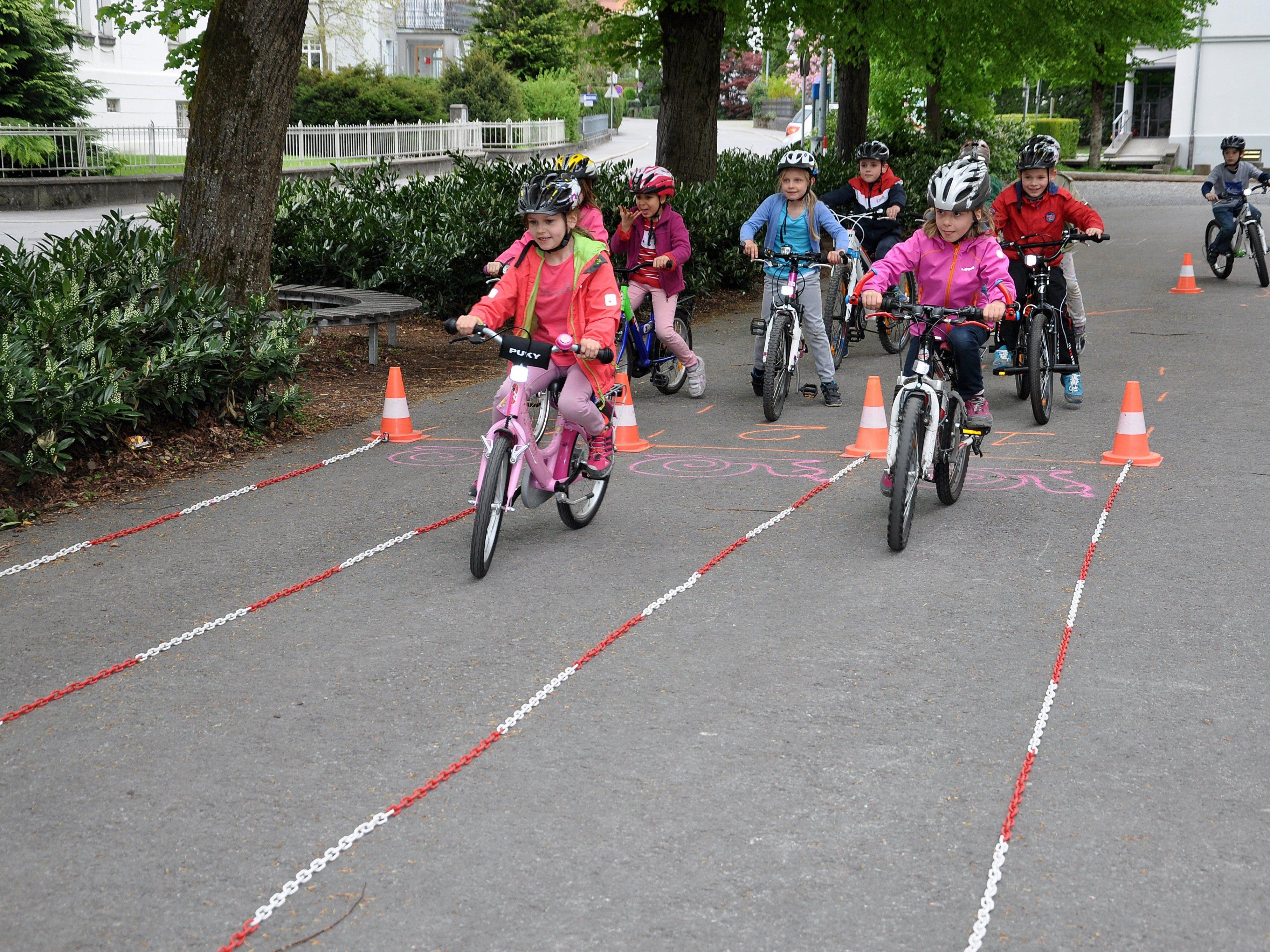 Grundidee für den Radworkshop ist die Verbesserung der Motorik der Kinder beim Radfahren.