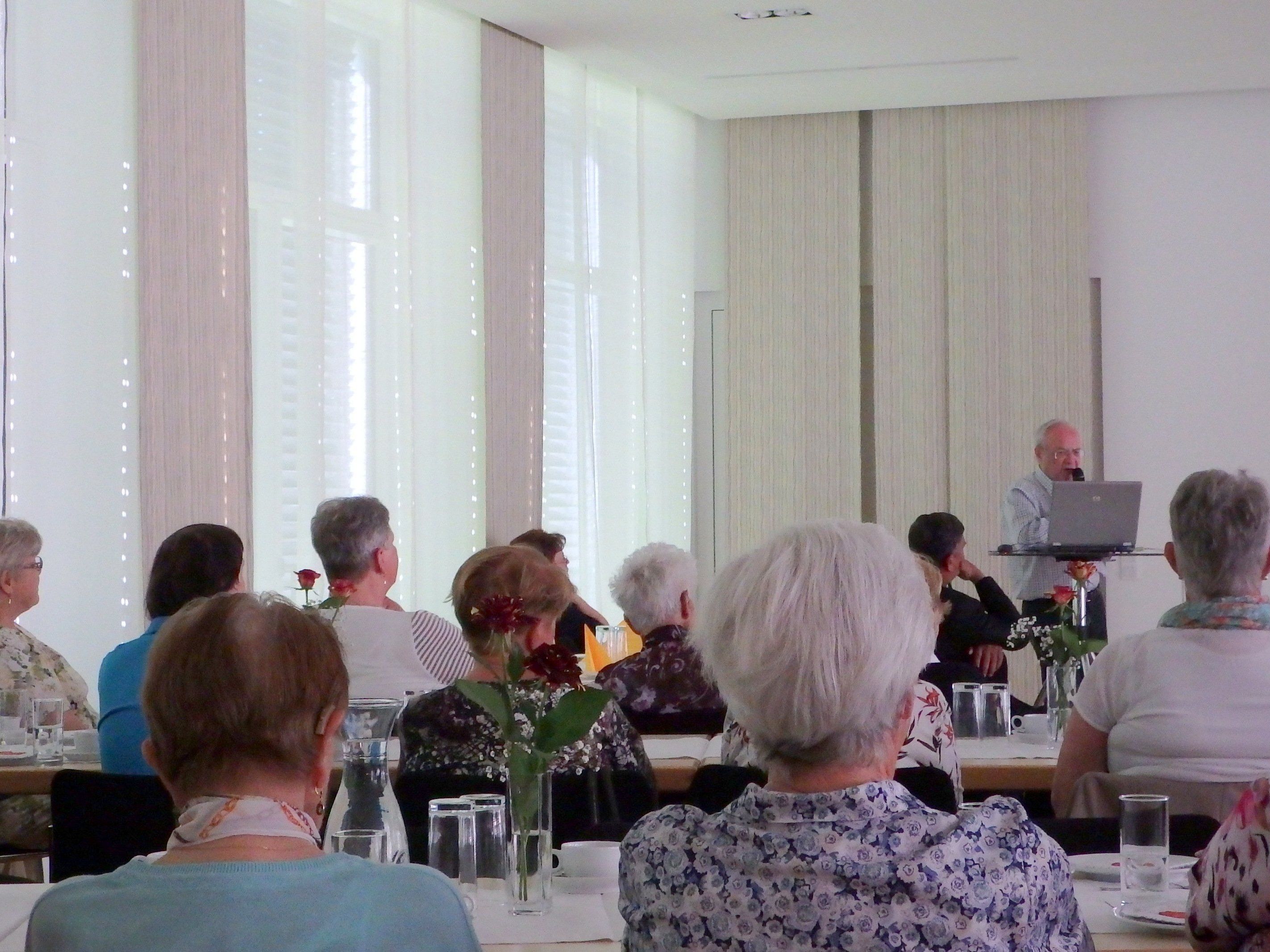 Viele Senioren sind wieder gekommen Viele Senioren sind wieder gekommen