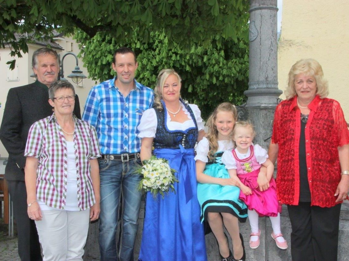 Carmen Schuchter und Michael Pfeifer haben am 3. Mai geheiratet Carmen Schuchter und Michael Pfeifer haben am 3. Mai geheiratet