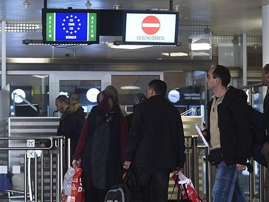 Flughafen-Securitys sollen Flüchtlinge ins Ausland geschmuggelt haben