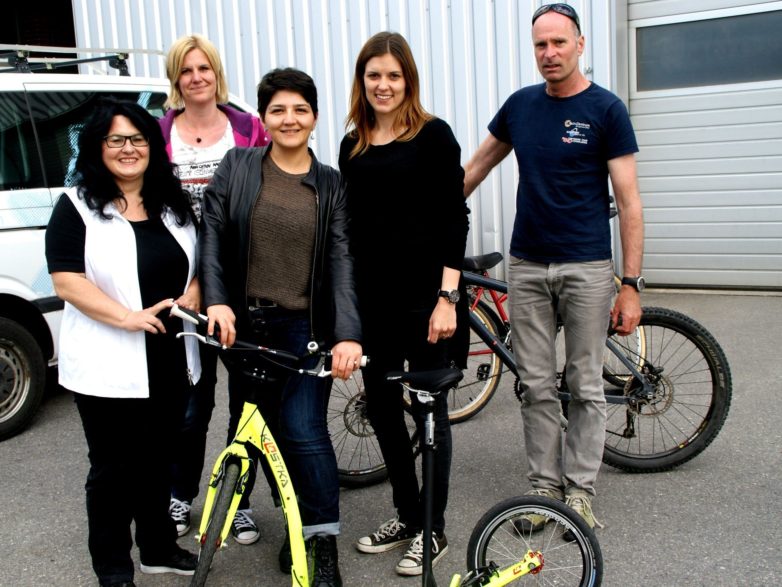 v.li. Silvia Wagner, Gabi Kerber, Meryem Görgülü, Caroline Lukowicz, Lutz Schmelzinger v.li. Silvia Wagner, Gabi Kerber, Meryem Görgülü, Caroline Lukowicz, Lutz Schmelzinger