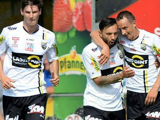 Johannes Aigner (re) jubelt nach dem Ausgleichstor für Altach Johannes Aigner (re) jubelt nach dem Ausgleichstor für Altach