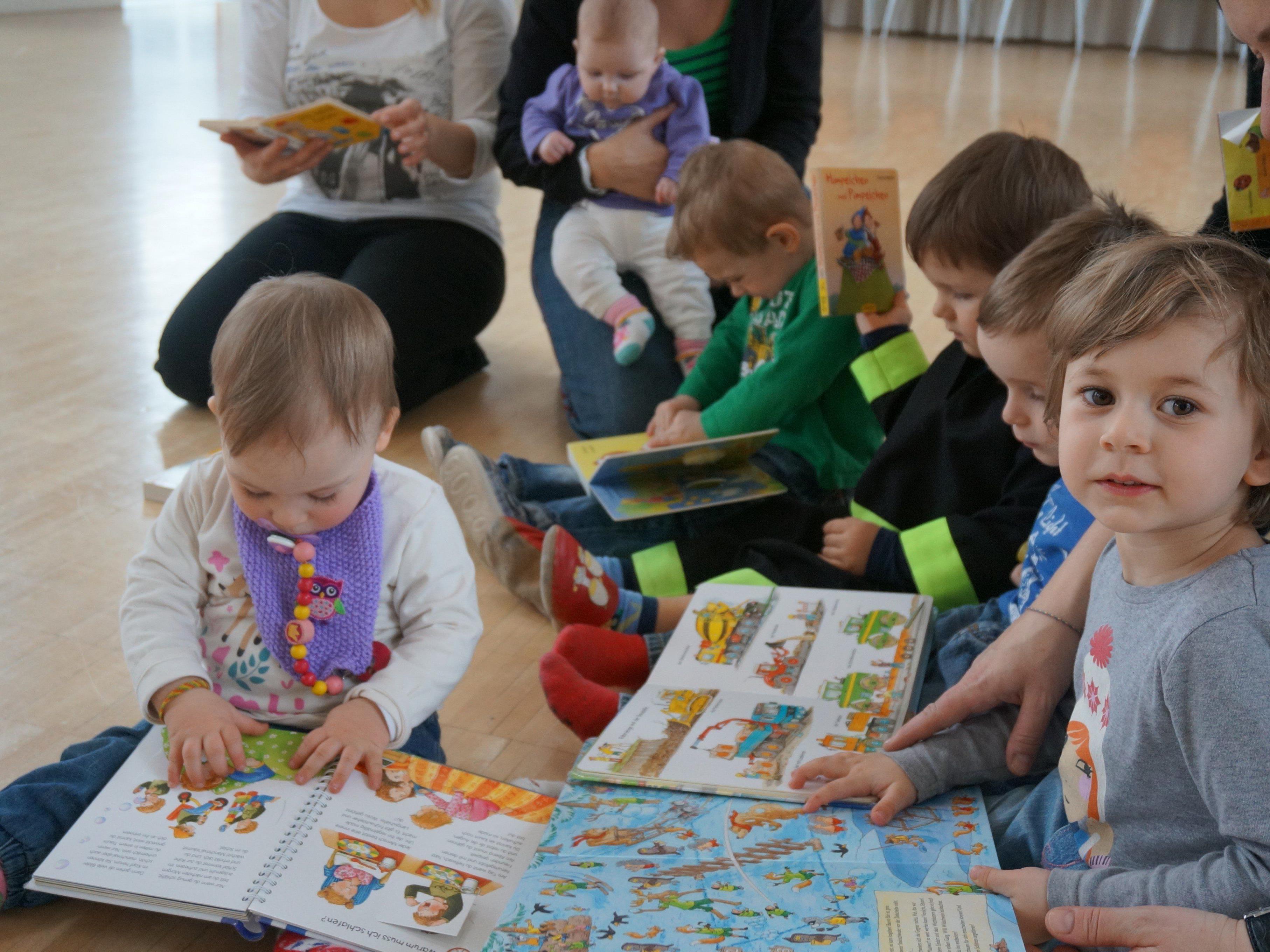 Die Lese Klara freut sich auf viele Kinder