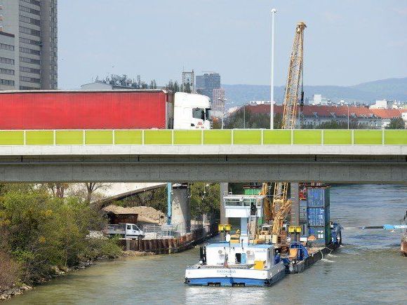 Bei der Erdberger Brücke passierte das Unglück. Bei der Erdberger Brücke passierte das Unglück.