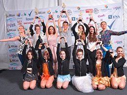 11 Pokale eroberten die 11 TeilnehmerInnen der DANCE HALL Bühnentanzschule Götzis bei den Weltmeisterschaften Dancestar in Porec, Kroatien. Mit auf dem Foto die beiden Bühnentanzpädagoginnen Carina Huber (li) und Galina Weinhandl (re.). 11 Pokale eroberten die 11 TeilnehmerInnen der DANCE HALL Bühnentanzschule Götzis bei den Weltmeisterschaften Dancestar in Porec, Kroatien. Mit auf dem Foto die beiden Bühnentanzpädagoginnen Carina Huber (li) und Galina Weinhandl (re.).