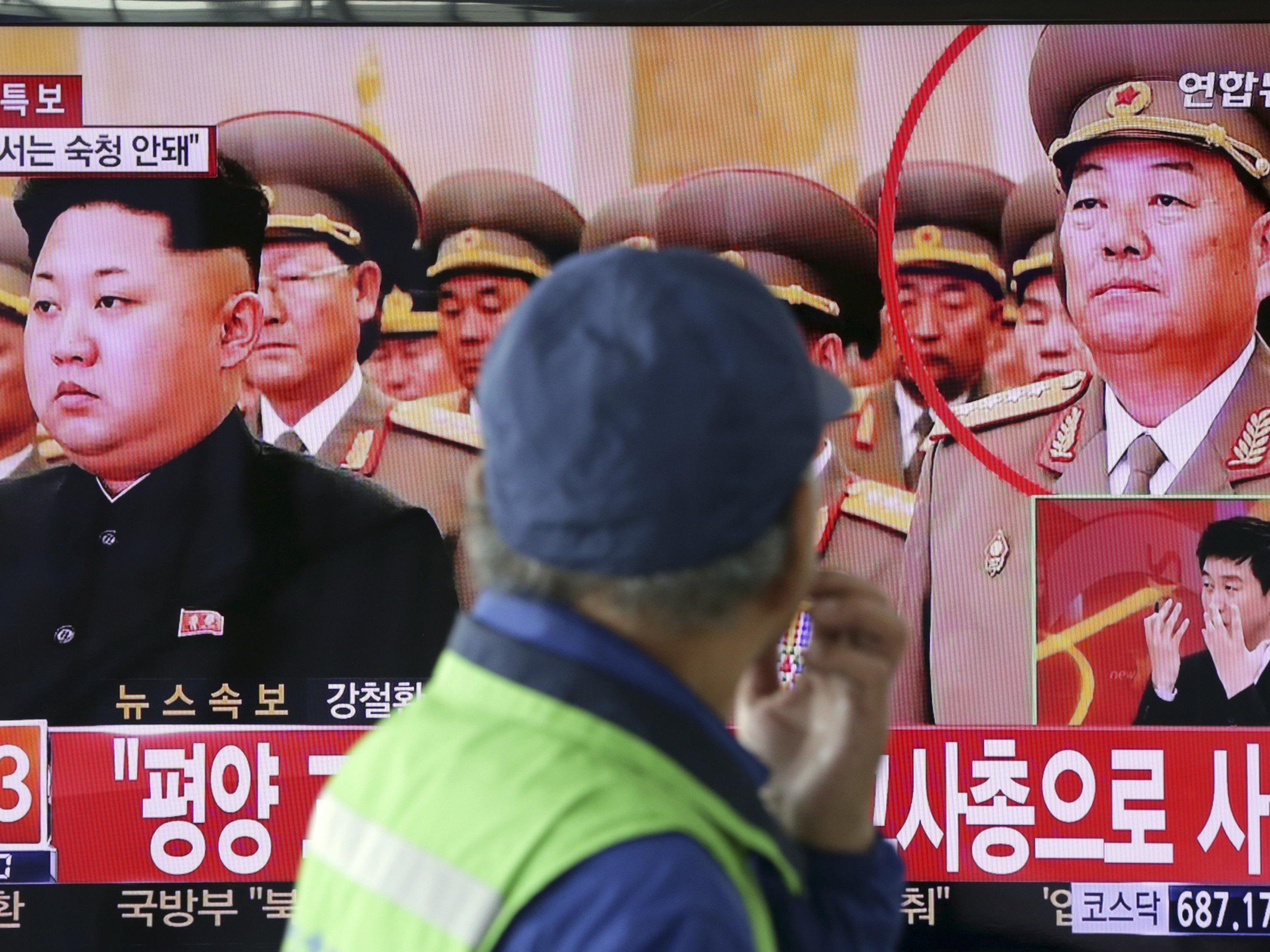 Nordkoreas Verteidigungsminister Hyon Yong-chol (rechts) laut Medien hingerichtet.