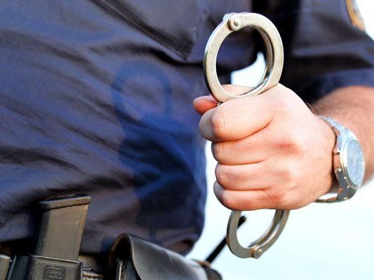 Die Polizei hat den mutmaßlichen Serientäter festgenommen. Die Polizei hat den mutmaßlichen Serientäter festgenommen.