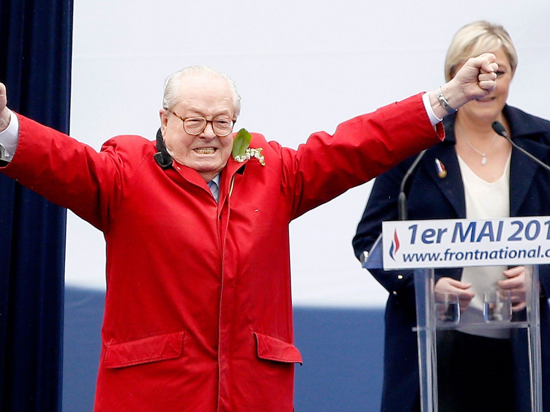 Jean-Marie Le Pen hält nicht viel vom Kurs, den seine Tochter dem FN verordnet hat. Jean-Marie Le Pen hält nicht viel vom Kurs, den seine Tochter dem FN verordnet hat.