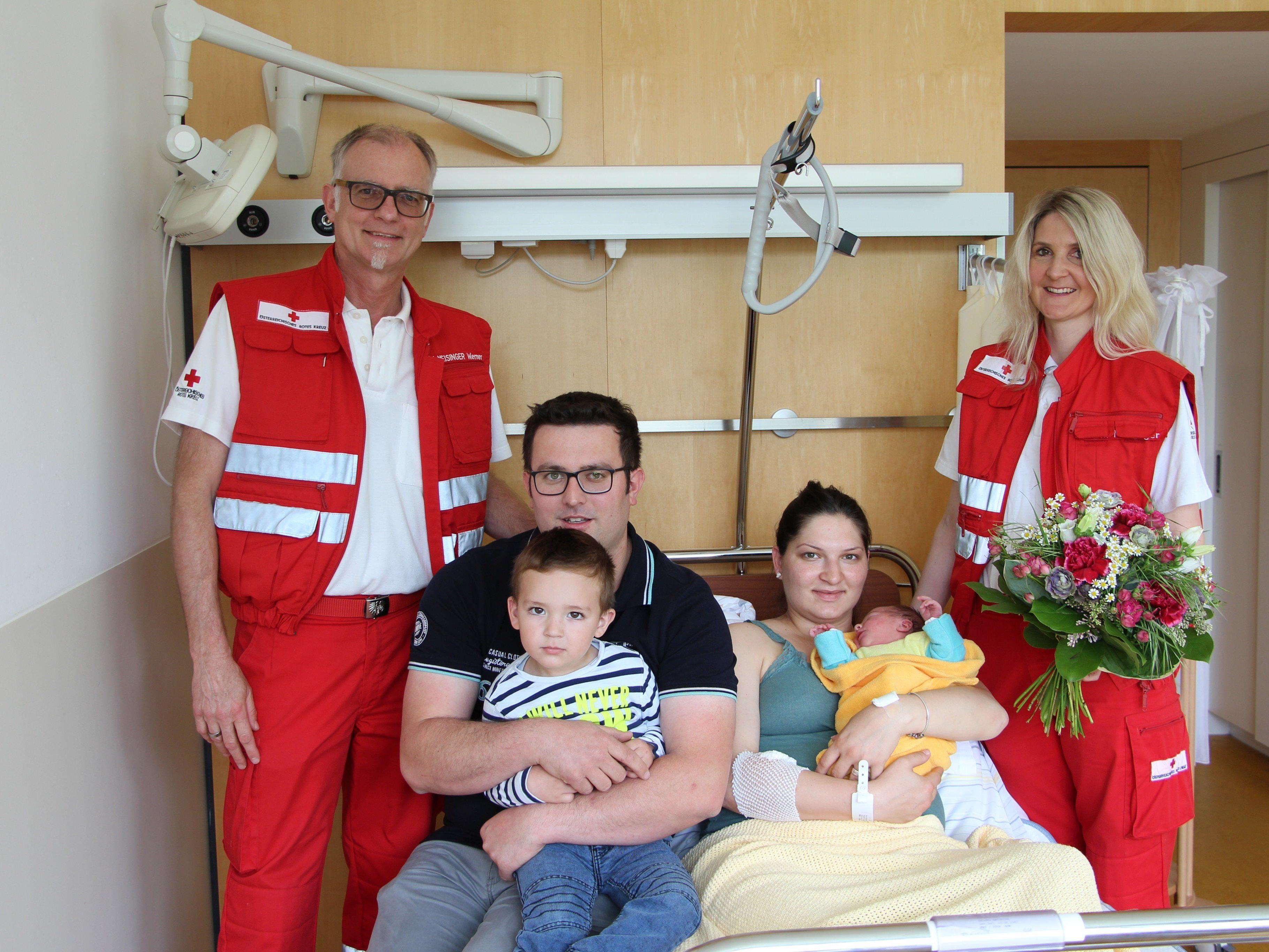LRK Werner Meisinger, Vater Antonio, Bruder Fabian, Mutter Antonia und Mia Zeljko und Karin Meisinger