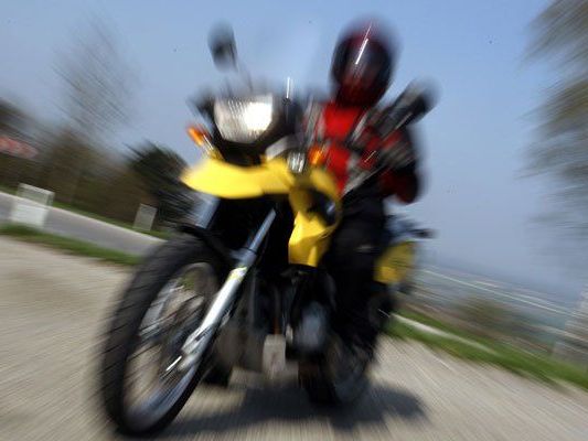 Im 3. Bezirk ist ein Motorradfahrer schwer verletzt worden. Im 3. Bezirk ist ein Motorradfahrer schwer verletzt worden.