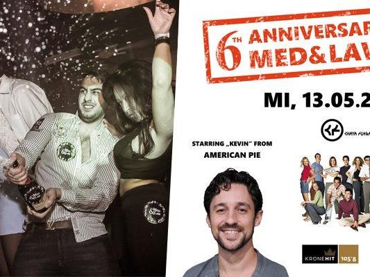 American Pie-Star kommt ins Wiener Chaya Fuera zu "Med&Law" American Pie-Star kommt ins Wiener Chaya Fuera zu "Med&Law"