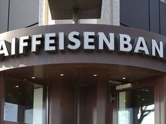 Eine Raiffeisen-Filiale in Wien wurde überfallen. Eine Raiffeisen-Filiale in Wien wurde überfallen.