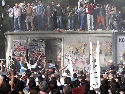 Türkischer Ministerpräsident sieht Angriff auf Demokratie Türkischer Ministerpräsident sieht Angriff auf Demokratie