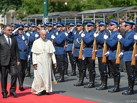 Dem Heiligen Vater wurde ein Staatsempfang zuteil Dem Heiligen Vater wurde ein Staatsempfang zuteil