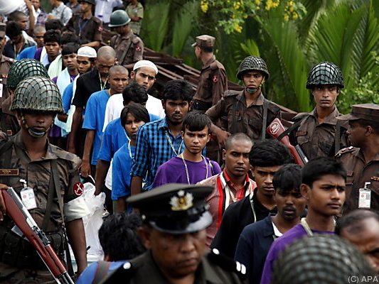 Flüchtlinge von Schleppern auf hoher See zurückgelassen Flüchtlinge von Schleppern auf hoher See zurückgelassen