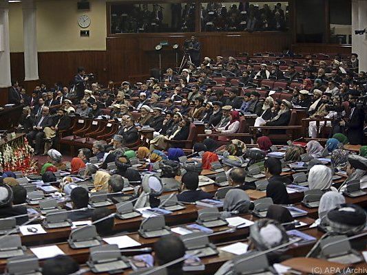 Taliban sollen ins Parlament eingedrungen sein Taliban sollen ins Parlament eingedrungen sein