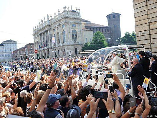 Der Papst wurde in Turin bejubelt