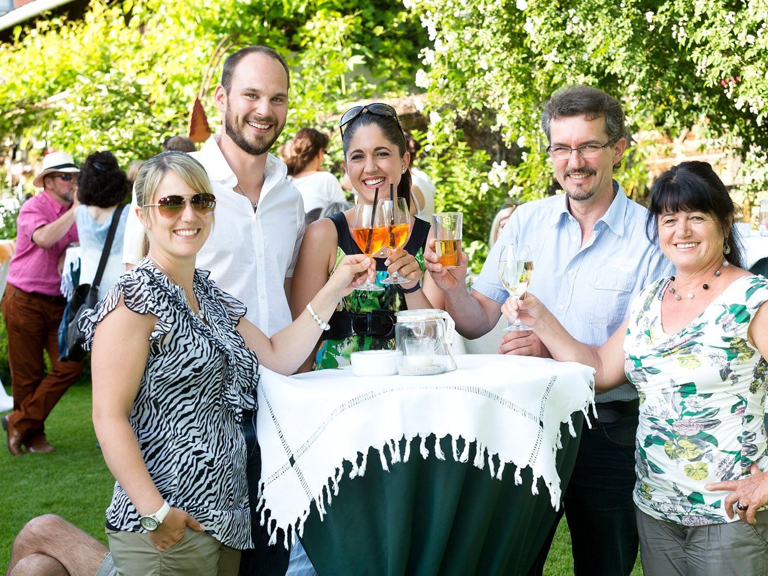Besucher genossen bei Livemusik und Leckerbissen den Abend im Gasthof Mohren. Besucher genossen bei Livemusik und Leckerbissen den Abend im Gasthof Mohren.