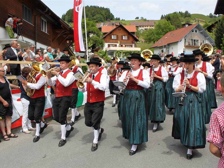 Der Musikverein Harmonie Weiler beim Bezirksmusikfest in Fraxern