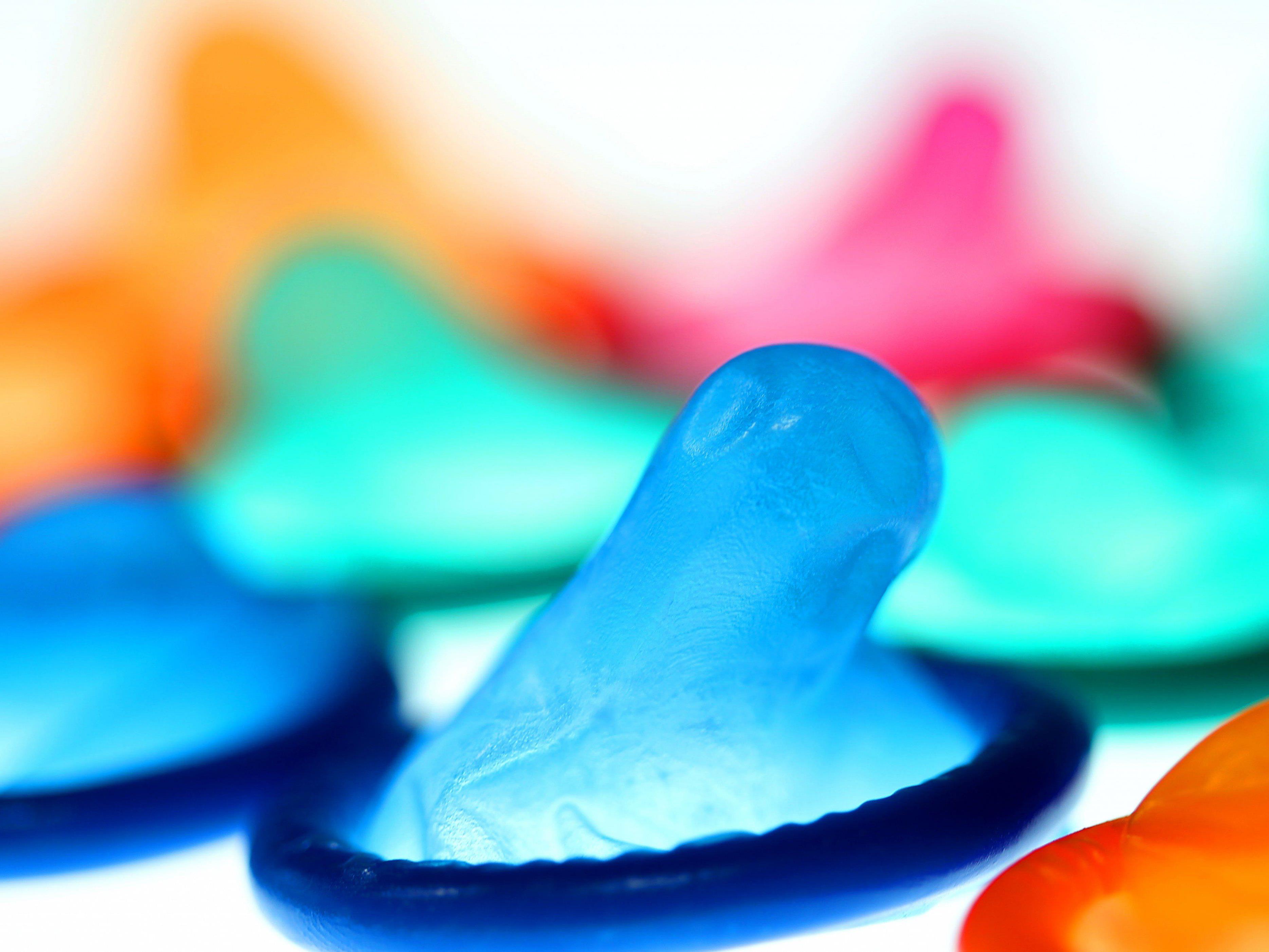 Schüler entwickelten leuchtende Kondome.