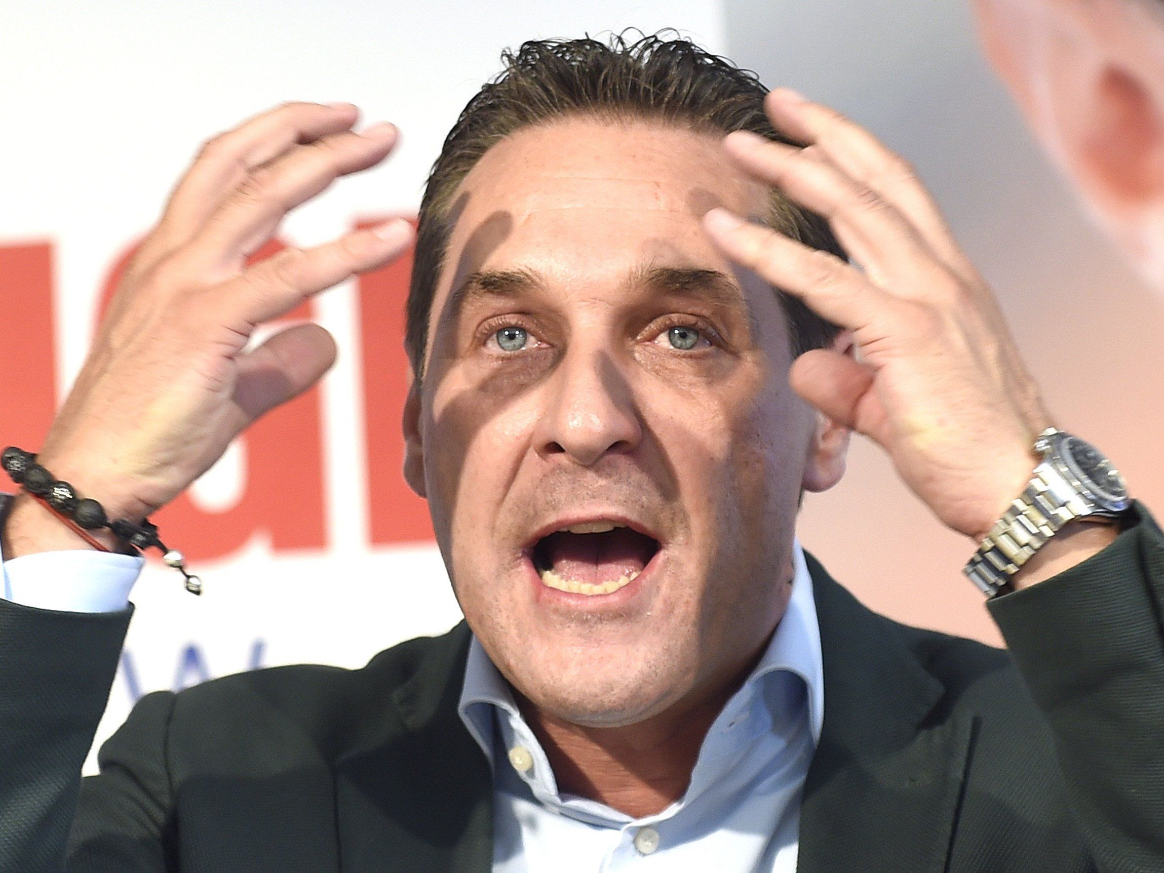 Strache weist politischen Missbrauch zurück und beruft sich auf "Krone"-Berichterstattung. Strache weist politischen Missbrauch zurück und beruft sich auf "Krone"-Berichterstattung.