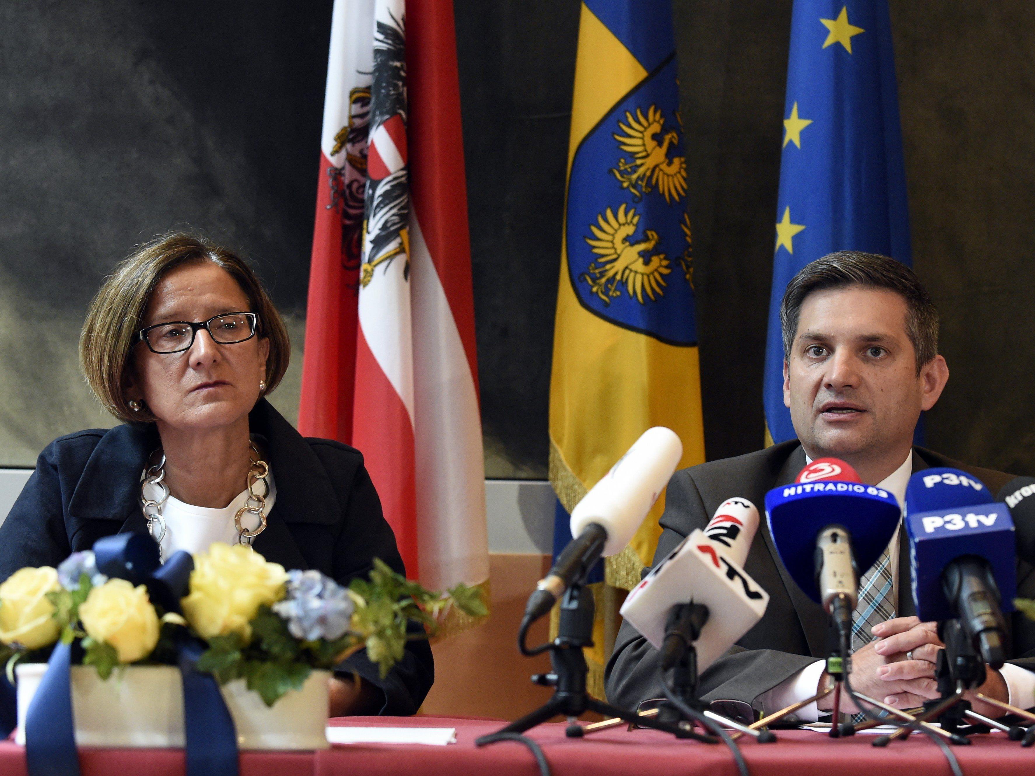 Innenministerin Johanna Mikl-Leitner und Maurice Androsch beim Landesreferententreffen zum Thema Asyl.