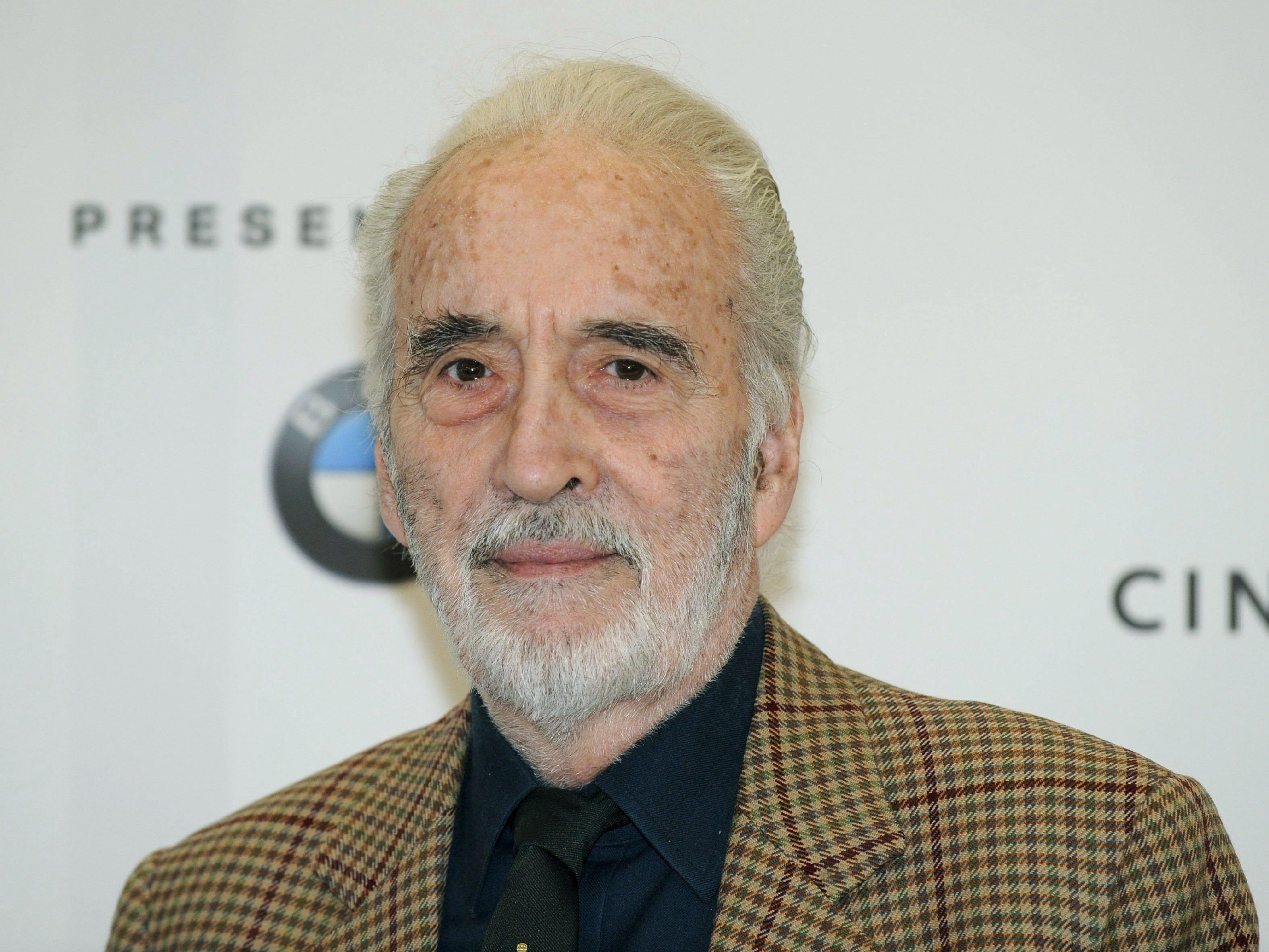 Einer jüngerenGeneration war der "Graf Dracula"-Darsteller aus Star Wars und Herr der Ringe bekannt. Einer jüngerenGeneration war der "Graf Dracula"-Darsteller aus Star Wars und Herr der Ringe bekannt.