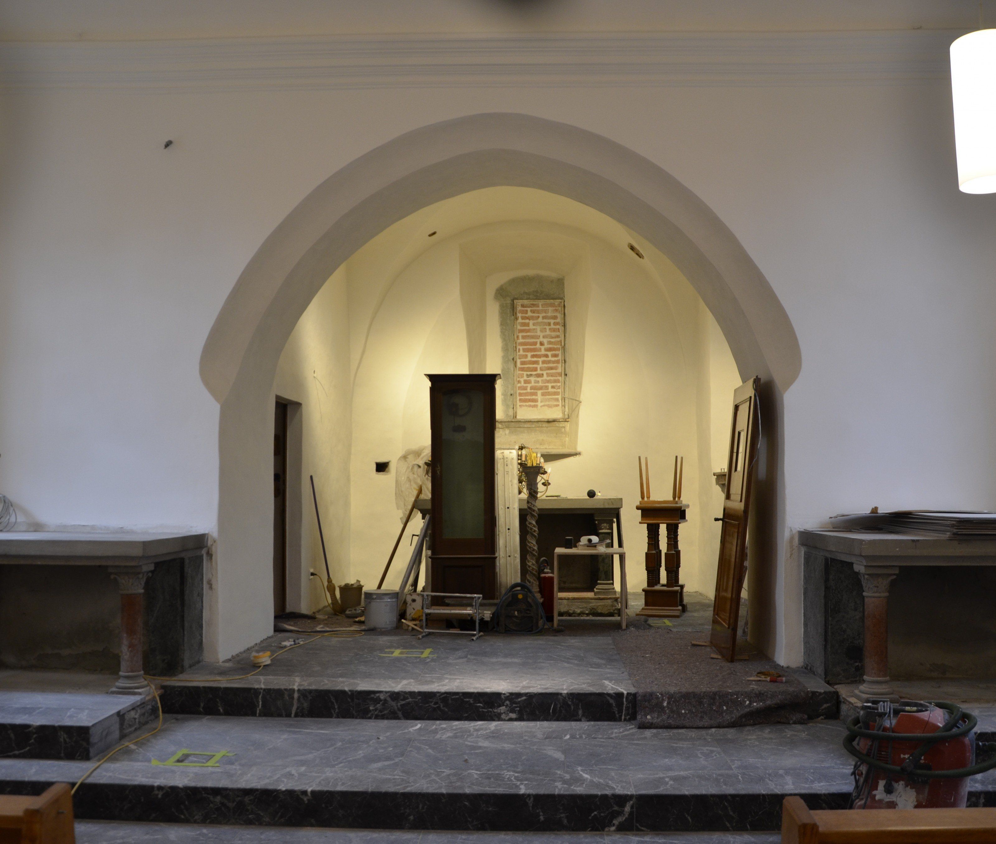 Altarweihe in der St. Peter Kirche mit Bischof Benno Elbs. Altarweihe in der St. Peter Kirche mit Bischof Benno Elbs.