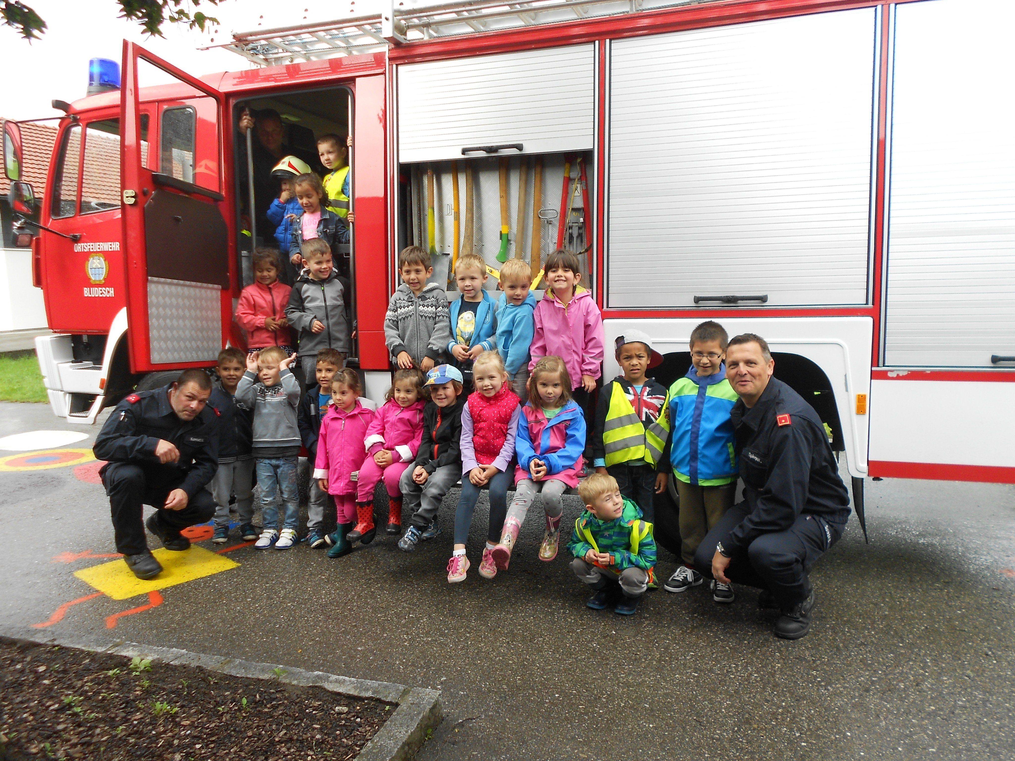Die Feuerwehr zu Besuch im Kindergarten