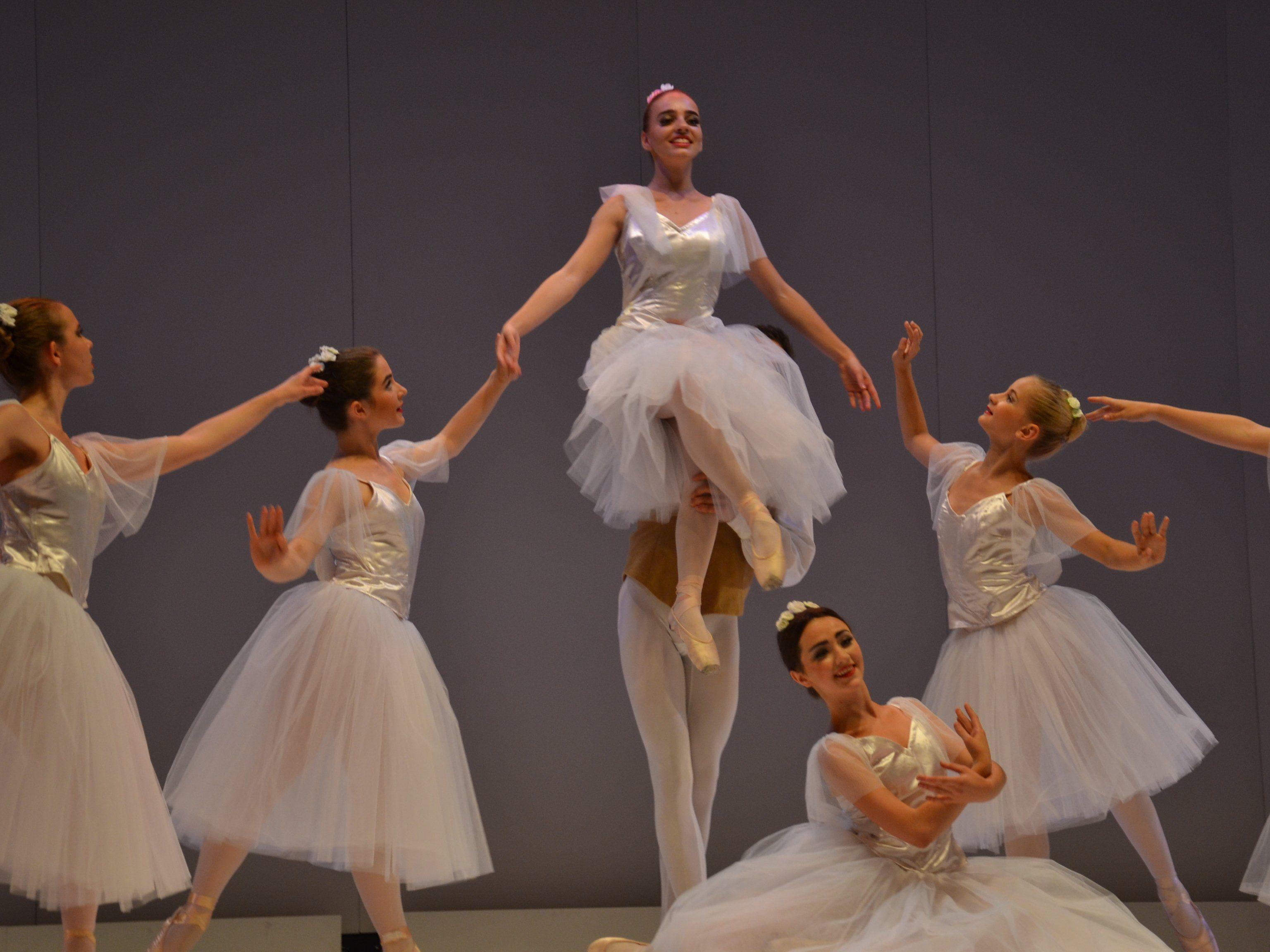 Die DANCE Hall Bühnentanzschule Götzis präsentierte ihre 8. Tanztheater-Schulaufführung unter der Leitung von MA Alfredo Karl