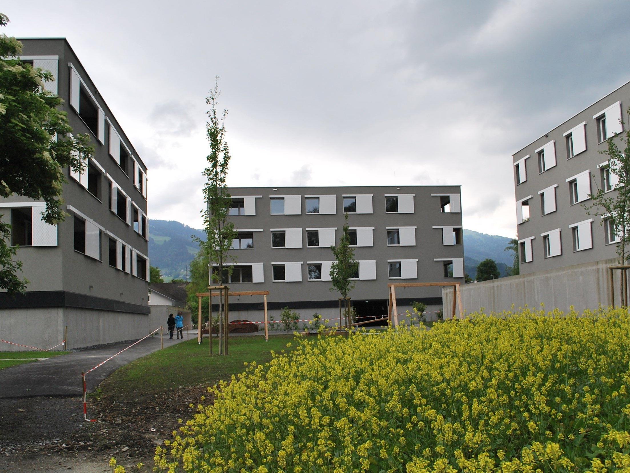 Hohe Wohnqualität: Wohnen ab dem ersten Stock durch Gebäudesockel