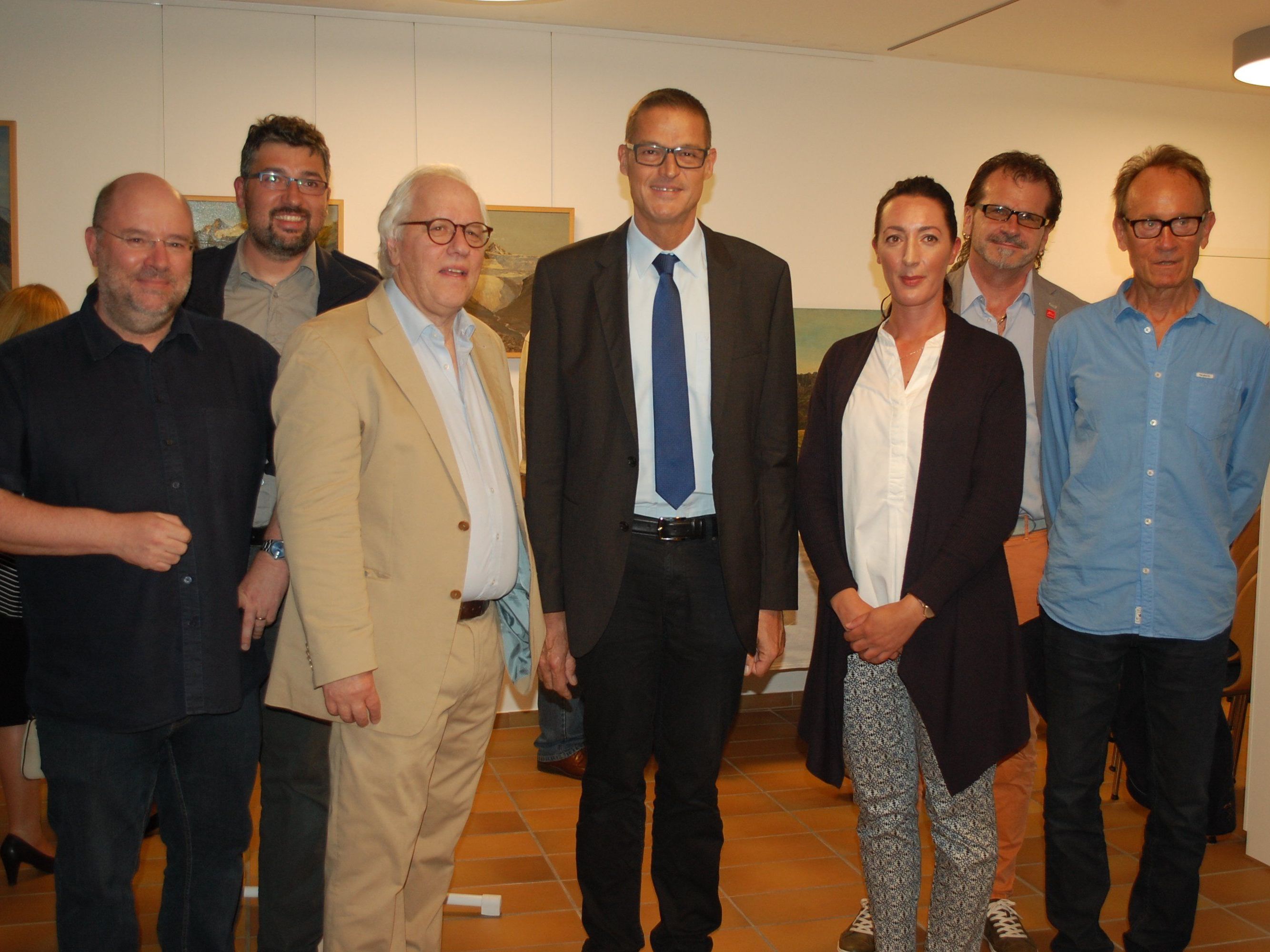 Auch Gesundheits- und Kulturlandesrat Christian Bernhard war zu der Vernissage nach Schruns gekommen. Auch Gesundheits- und Kulturlandesrat Christian Bernhard war zu der Vernissage nach Schruns gekommen.