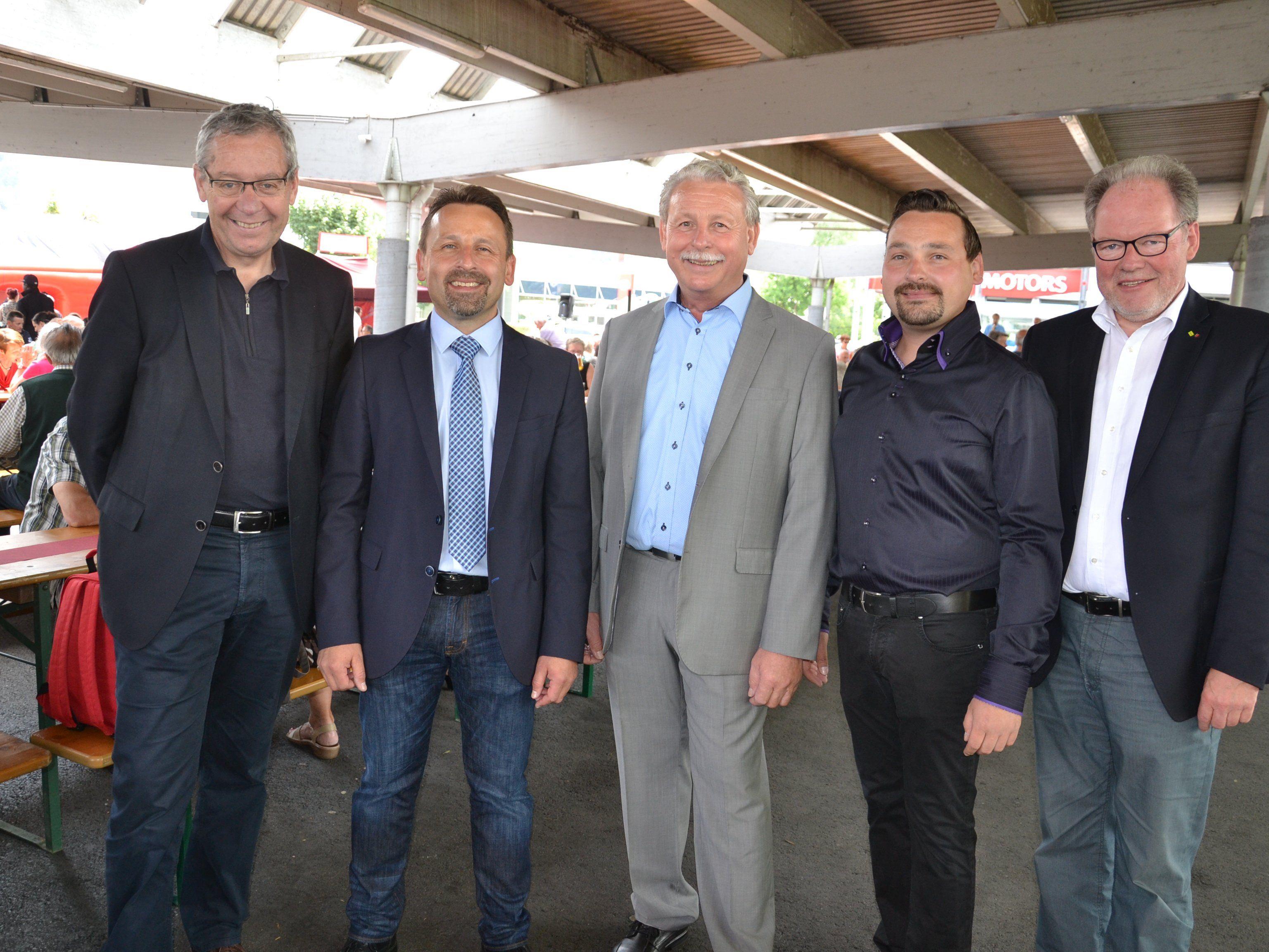v.l. LR Karlheinz Rüdisser, Markus, Walter und Thomas Maier und Labg. Werner Huber feierten gemeinsam das Jubiläum bei Auto Maier in Götzis.