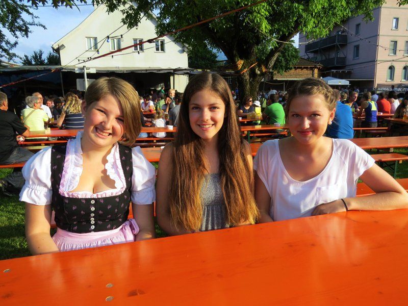 Adriana, Tabea und Laura genossen die tolle Stimmung beim diesjährigen Straßenhock. Adriana, Tabea und Laura genossen die tolle Stimmung beim diesjährigen Straßenhock.