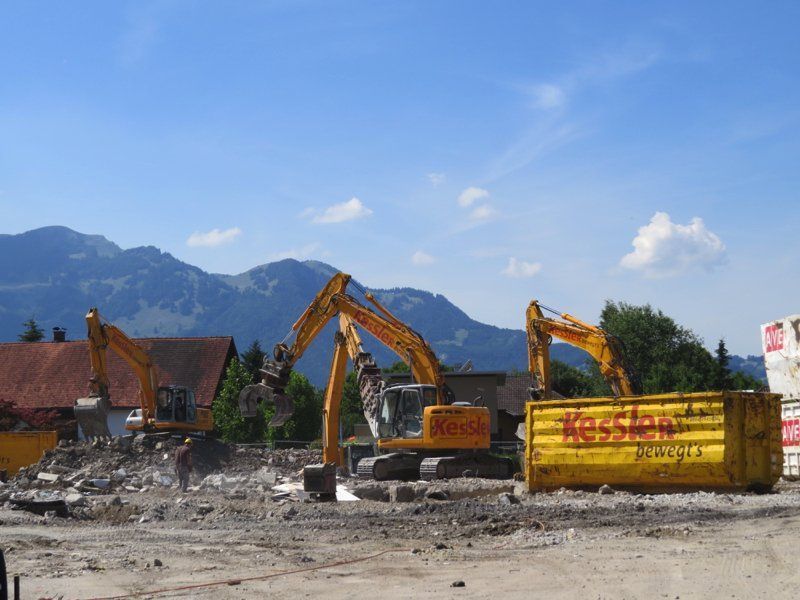 Alles was vom Hotelkomplex übrig geblieben ist, ist ein leerer Platz. Alles was vom Hotelkomplex übrig geblieben ist, ist ein leerer Platz.