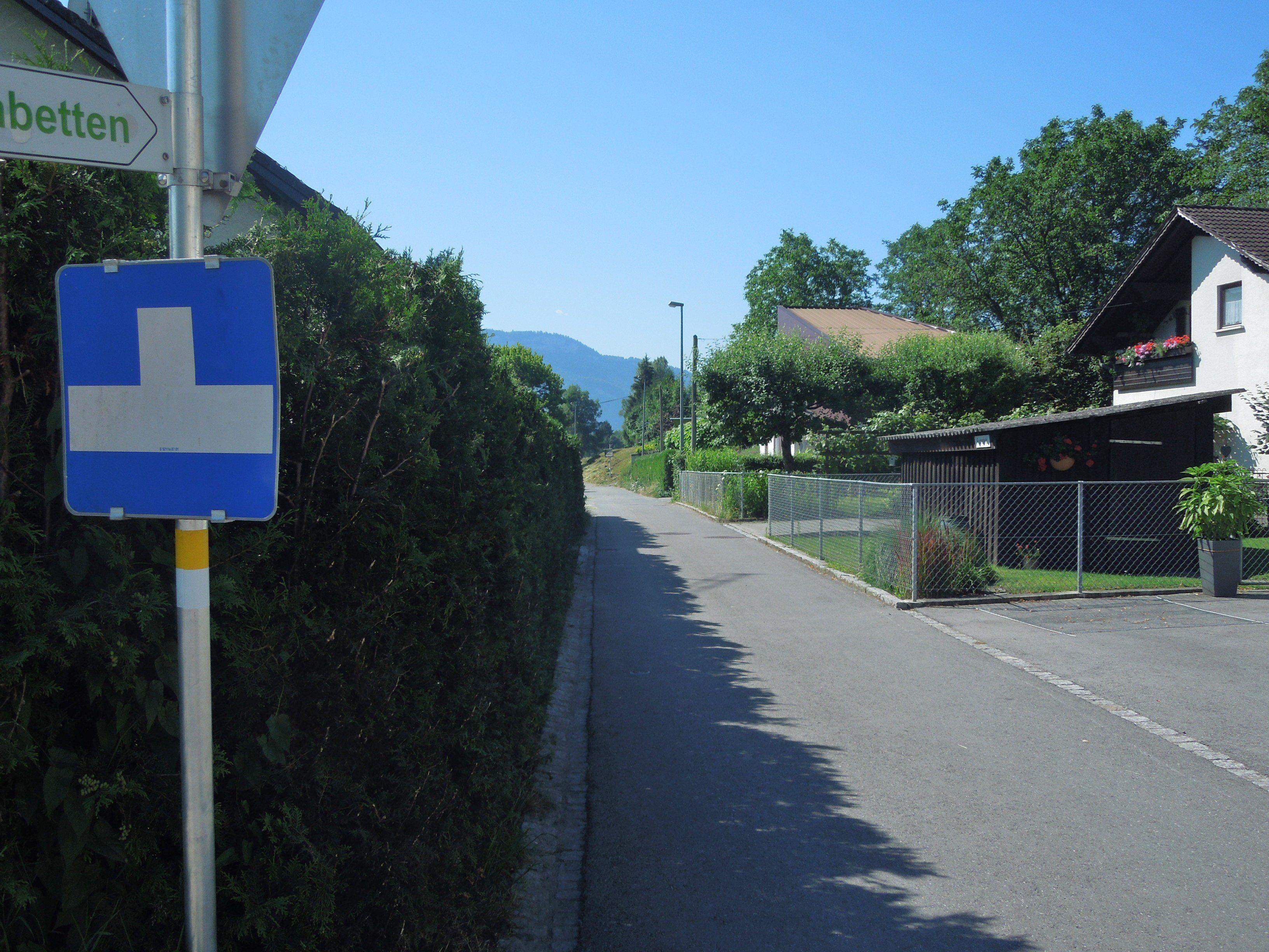 Die Straße "Fuchsfeld" ist eine Sackgasse und führt nicht zum Gasthaus "Am Rohr". Dies soll nun auf Wunsch im Bürgerforum genauer gekennzeichnet werden.