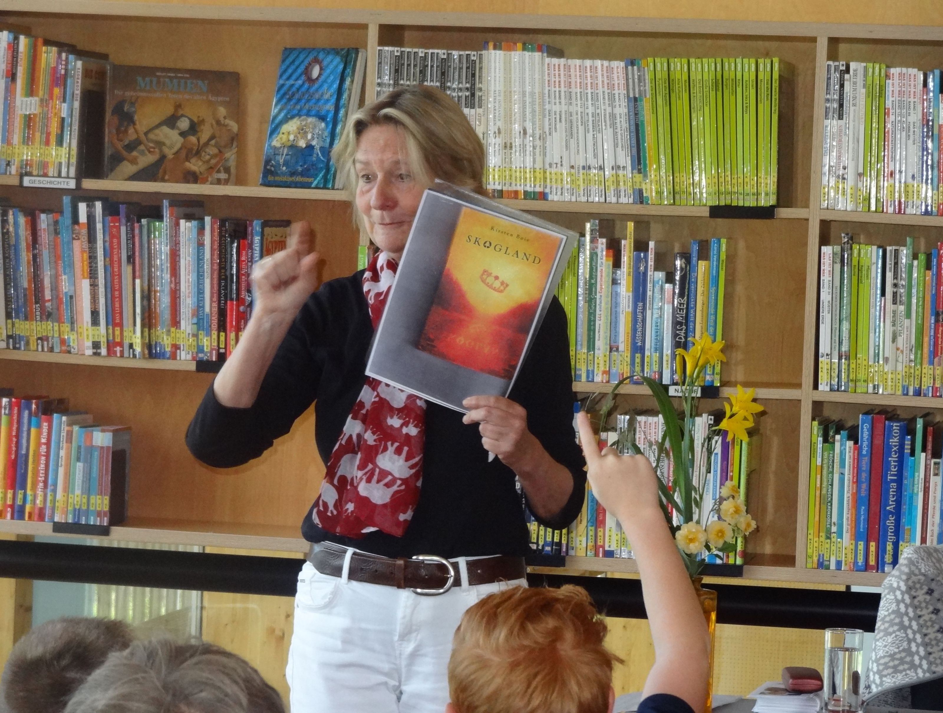 Kirsten Boie in der Bibliothek Klaus-Weiler Kirsten Boie in der Bibliothek Klaus-Weiler
