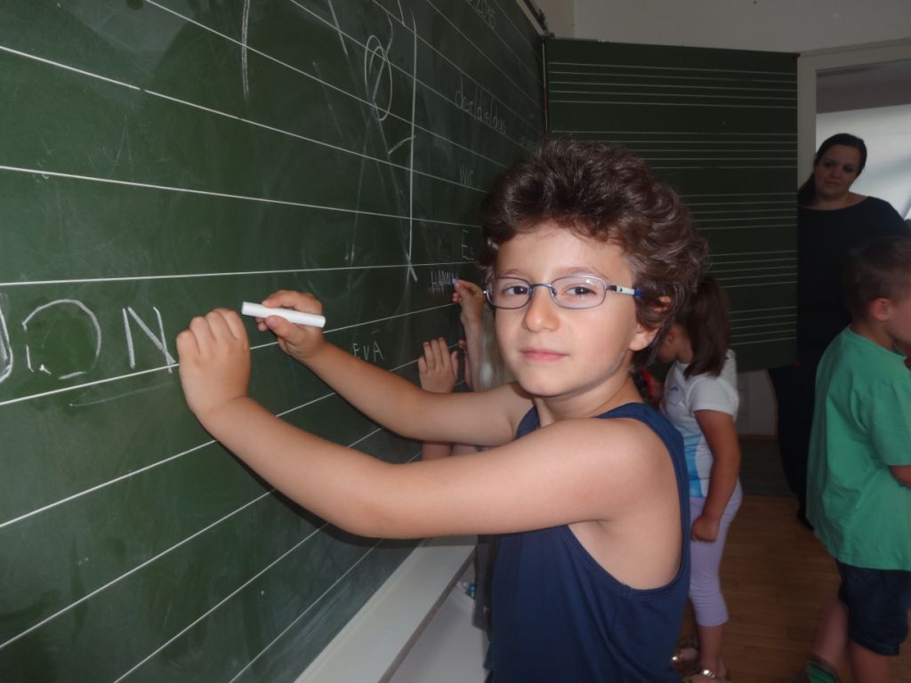 Ganz interessiert erforschten die Kindergartenkinder die Volksschule Hofen. Ganz interessiert erforschten die Kindergartenkinder die Volksschule Hofen.