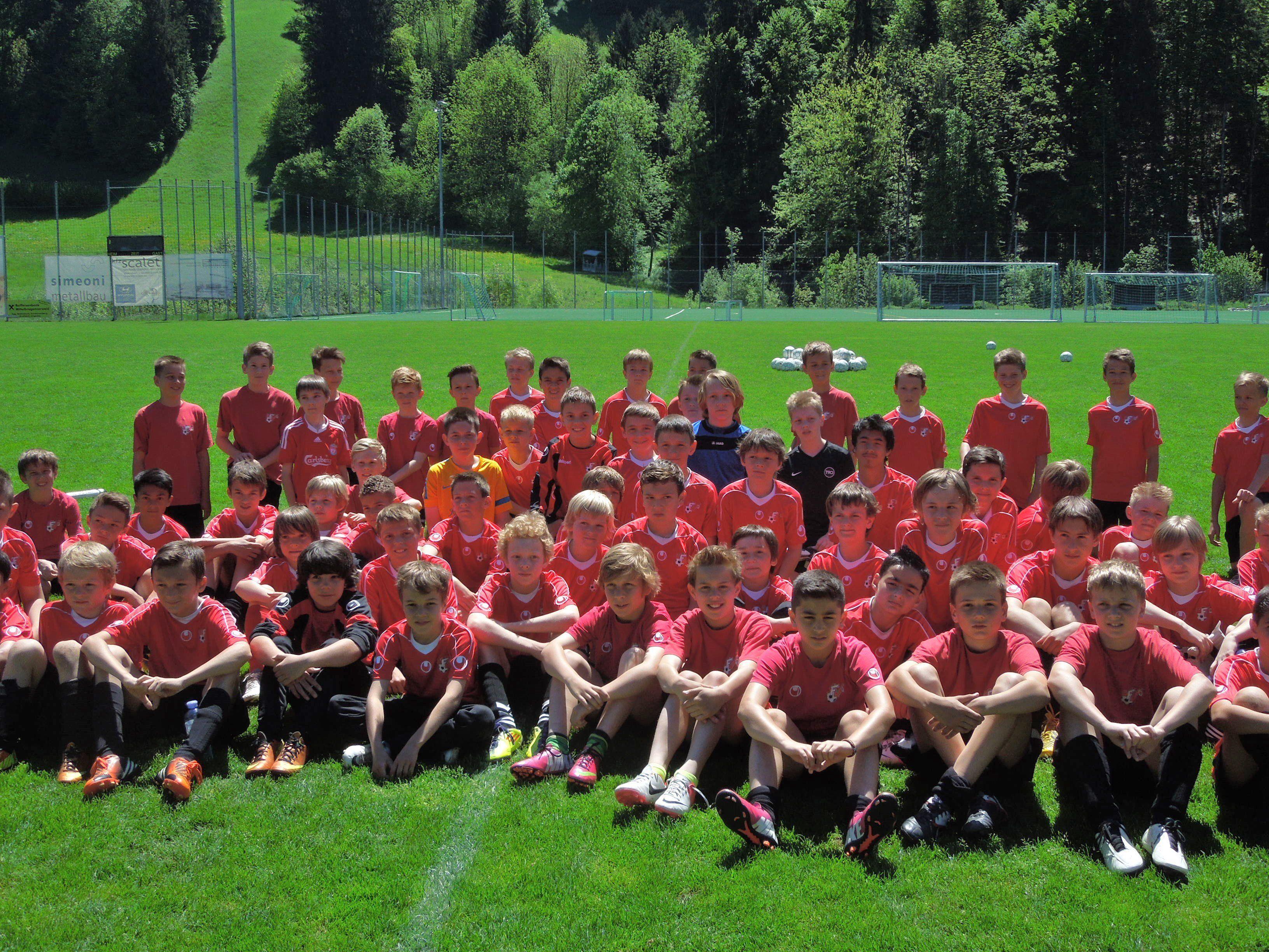 Die Spieler der AKA werden bei den Fußall-Spielfesten als Betreuer der Teams agieren. Die Spieler der AKA werden bei den Fußall-Spielfesten als Betreuer der Teams agieren.