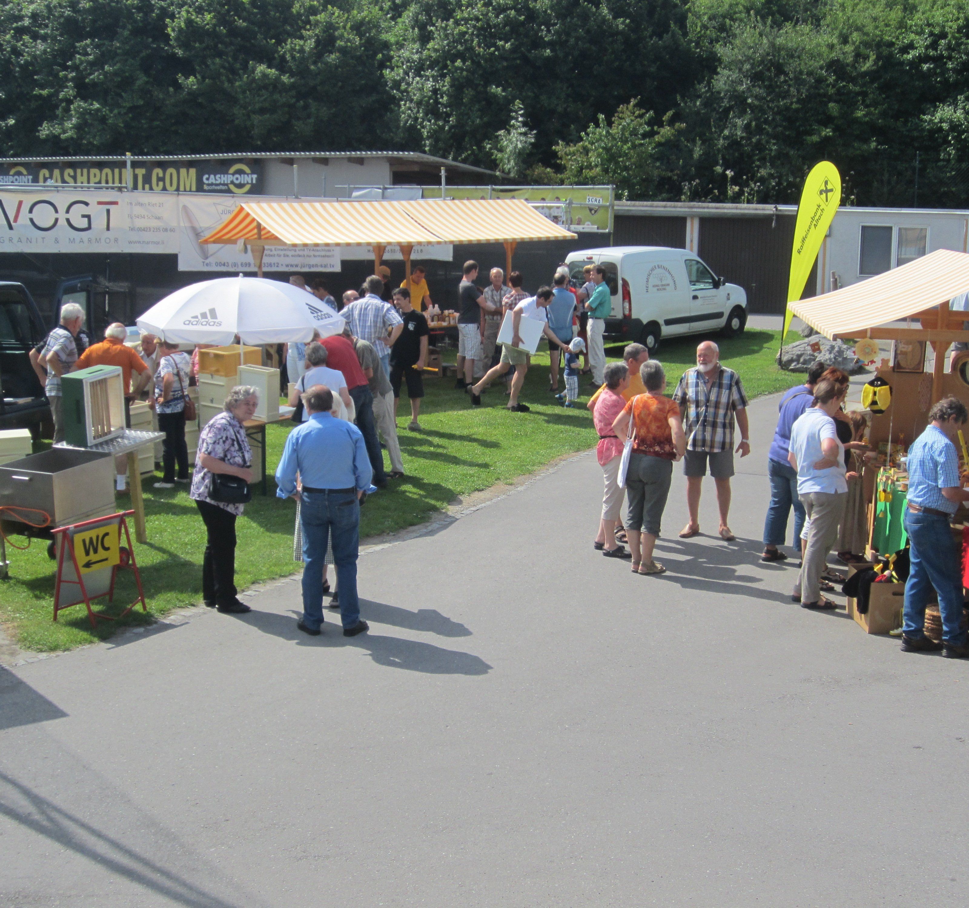 Am Sonntag sind die Bienenfreunde zum 27. Vorarlberger Bienenmarkt in Altach eingeladen Am Sonntag sind die Bienenfreunde zum 27. Vorarlberger Bienenmarkt in Altach eingeladen