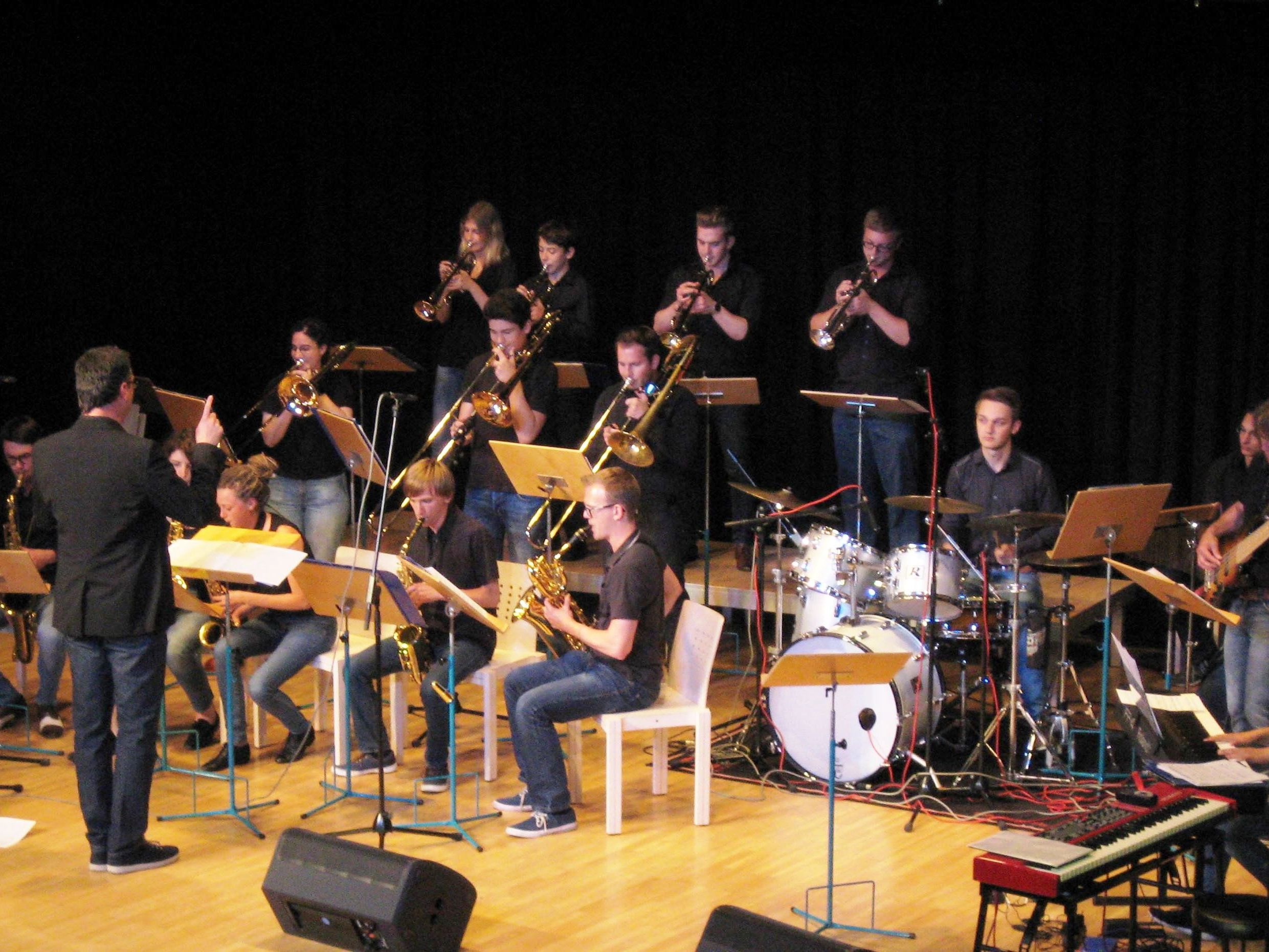 Die jungen Künstler aus Hohenems, Götzis, Altach, Koblach, Mäder und Klaus gaben alles und überzeugten mit instrumentalen und vokalen Höchstleistungen. Die jungen Künstler aus Hohenems, Götzis, Altach, Koblach, Mäder und Klaus gaben alles und überzeugten mit instrumentalen und vokalen Höchstleistungen.