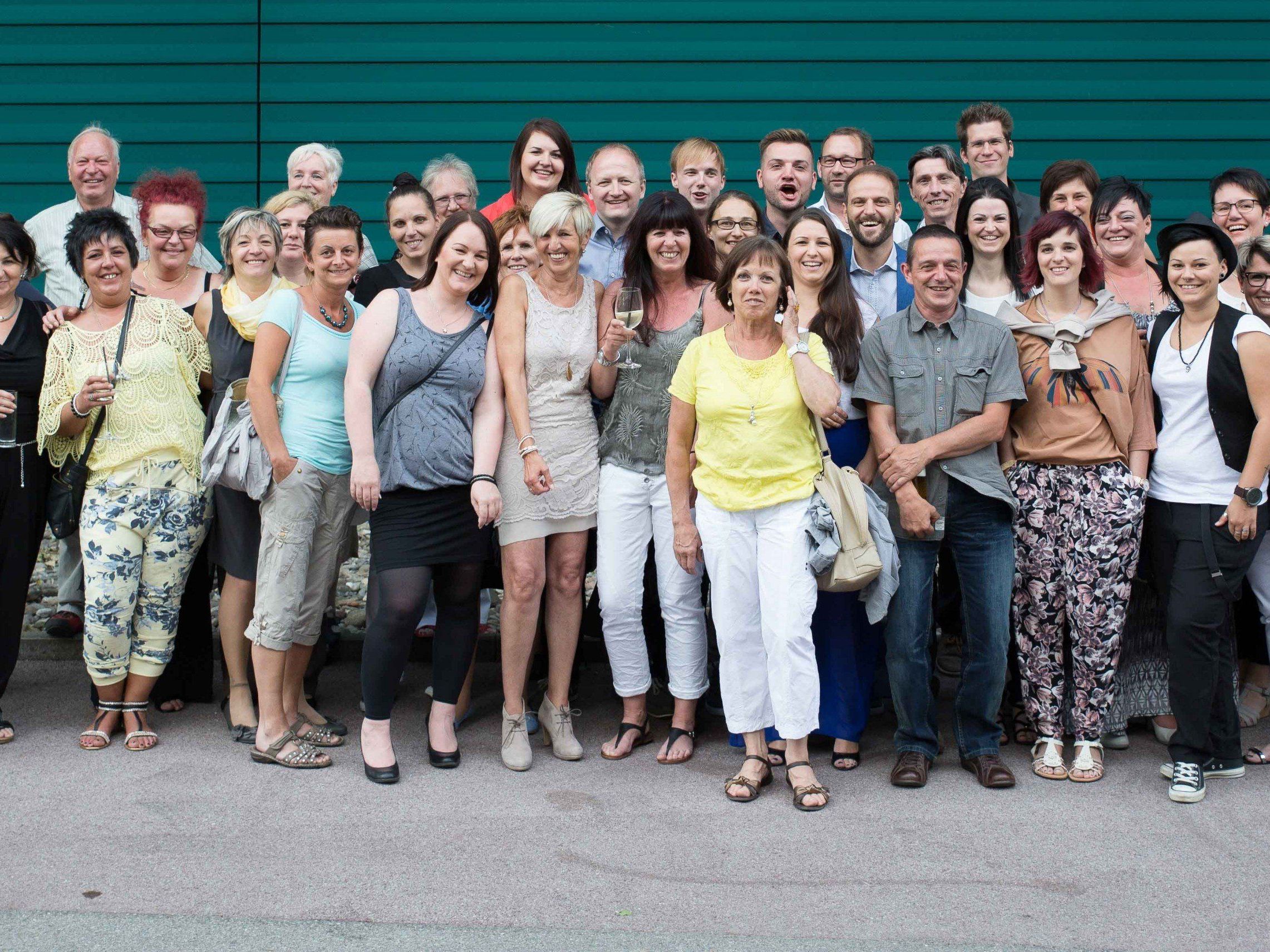 Die MitarbeiterInnen des SeneCura Sozialzentrums Bludenz unterhielten sich bestens beim alljährlichen Sommerfest. Die MitarbeiterInnen des SeneCura Sozialzentrums Bludenz unterhielten sich bestens beim alljährlichen Sommerfest.