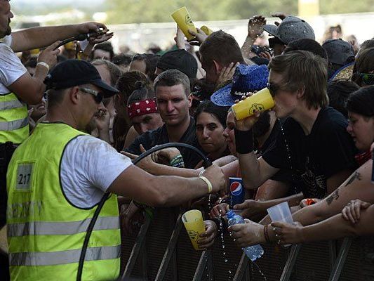 Kein Nova Rock ohne Securitys - einer von ihnen wurde jedoch von einem Besucher verletzt Kein Nova Rock ohne Securitys - einer von ihnen wurde jedoch von einem Besucher verletzt