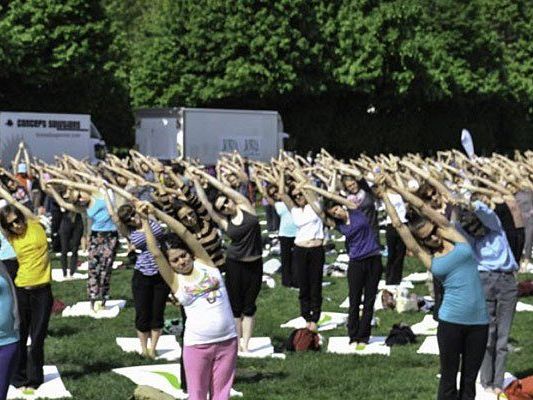 Nach dem Augarten findet die Yoga Covention heuer im Burggarten statt Nach dem Augarten findet die Yoga Covention heuer im Burggarten statt