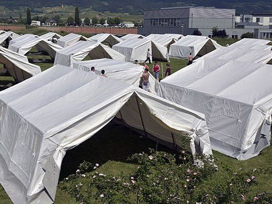 Die Flüchtlingszelte in Traiskirchen Die Flüchtlingszelte in Traiskirchen