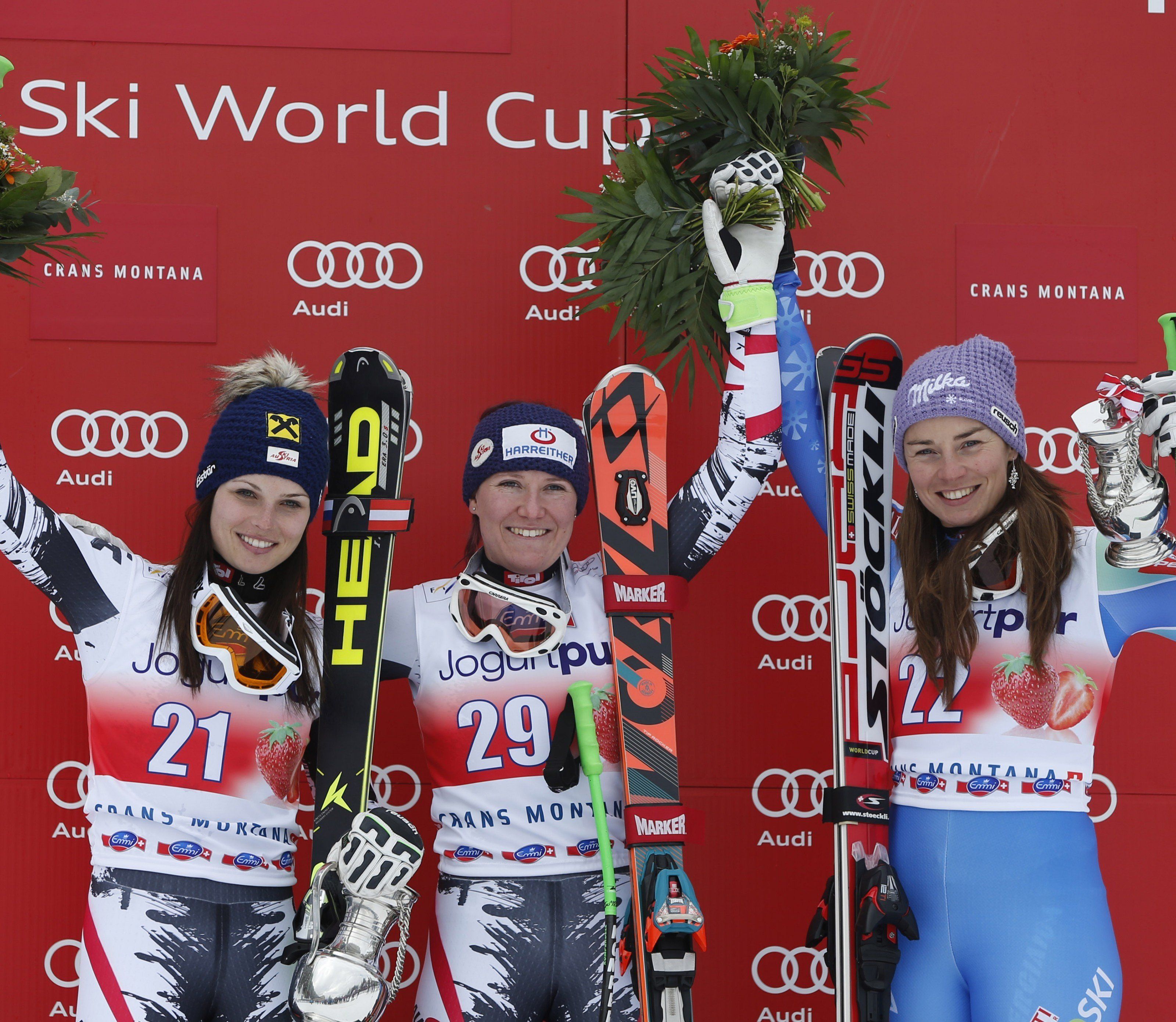 Fischbacher auf dem Podium nach ihrem letzten Weltcup-Sieg in der Abfahrt von Crans Montana mit Anna Fenninger und Tina Maze. Fischbacher auf dem Podium nach ihrem letzten Weltcup-Sieg in der Abfahrt von Crans Montana mit Anna Fenninger und Tina Maze.