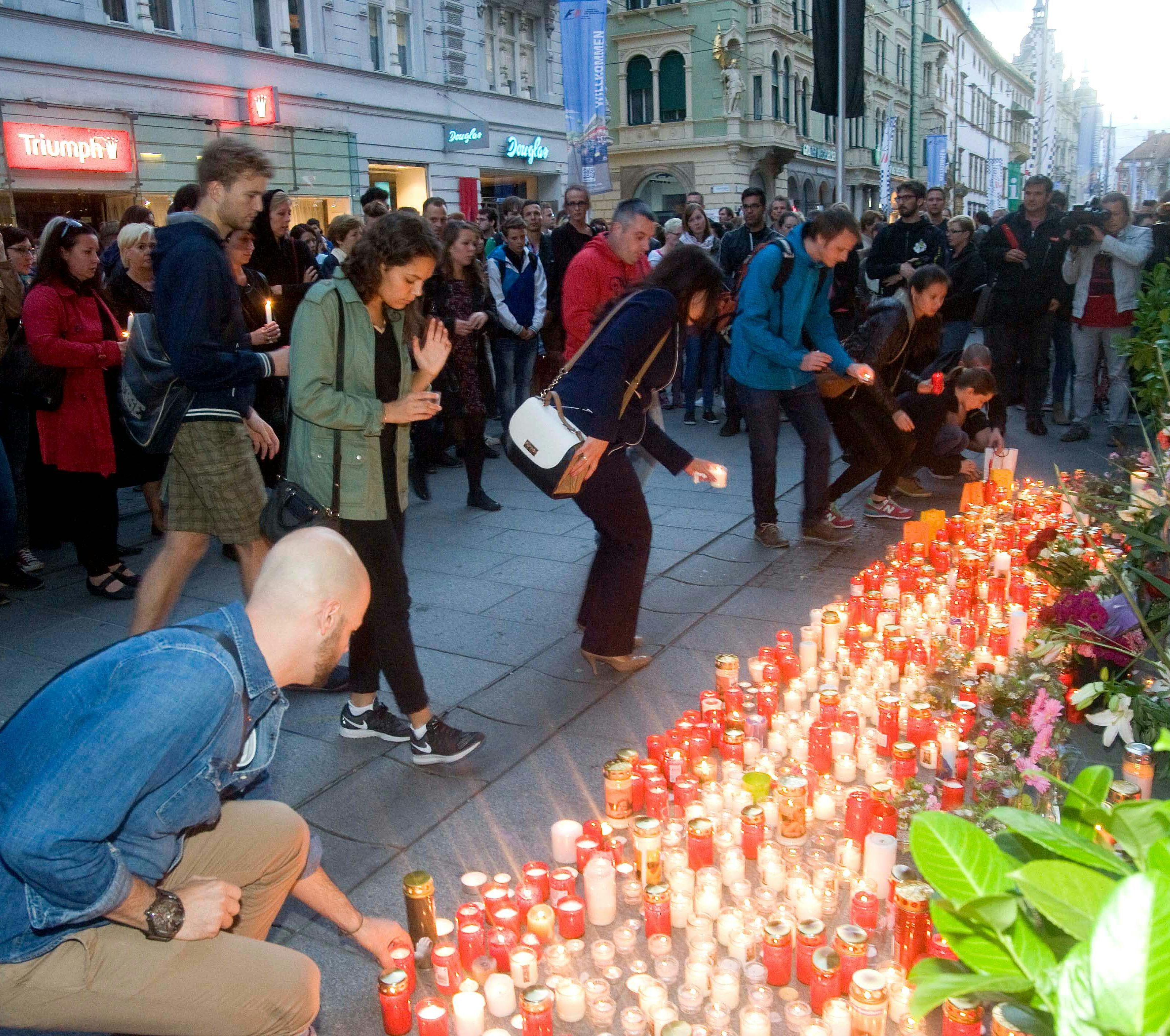 Tausende folgten dem Aufruf zu einem Kerzenmeer in der Grazer Innenstadt. Tausende folgten dem Aufruf zu einem Kerzenmeer in der Grazer Innenstadt.