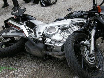 Ein Mann verunfallte mit seinem Motorrad auf der Lände Ein Mann verunfallte mit seinem Motorrad auf der Lände