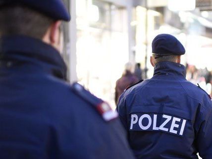 Am Samstag wurde ein 26-Jähriger in Wien-Penzing mit einer Waffe bedroht. Am Samstag wurde ein 26-Jähriger in Wien-Penzing mit einer Waffe bedroht.