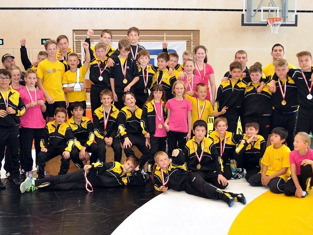 Die KSK Ringer und Ringerinnen bei der Landesmeisterschaft am 312.05.2015 Die KSK Ringer und Ringerinnen bei der Landesmeisterschaft am 312.05.2015
